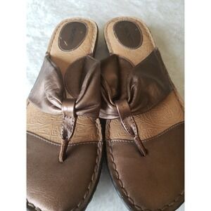 Cherokee women's Bronze Leather Thong sandals Flip Flop Shoes  1.5" Wedge Sz 9